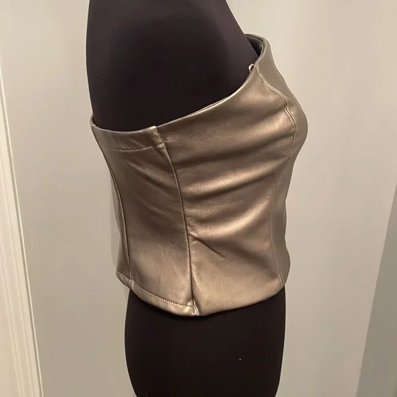 NWT KIRIOUS VEGAN LEATHER ZIP UP STRAPLESS CROP TOP SIZE L - Picture 4 of 7